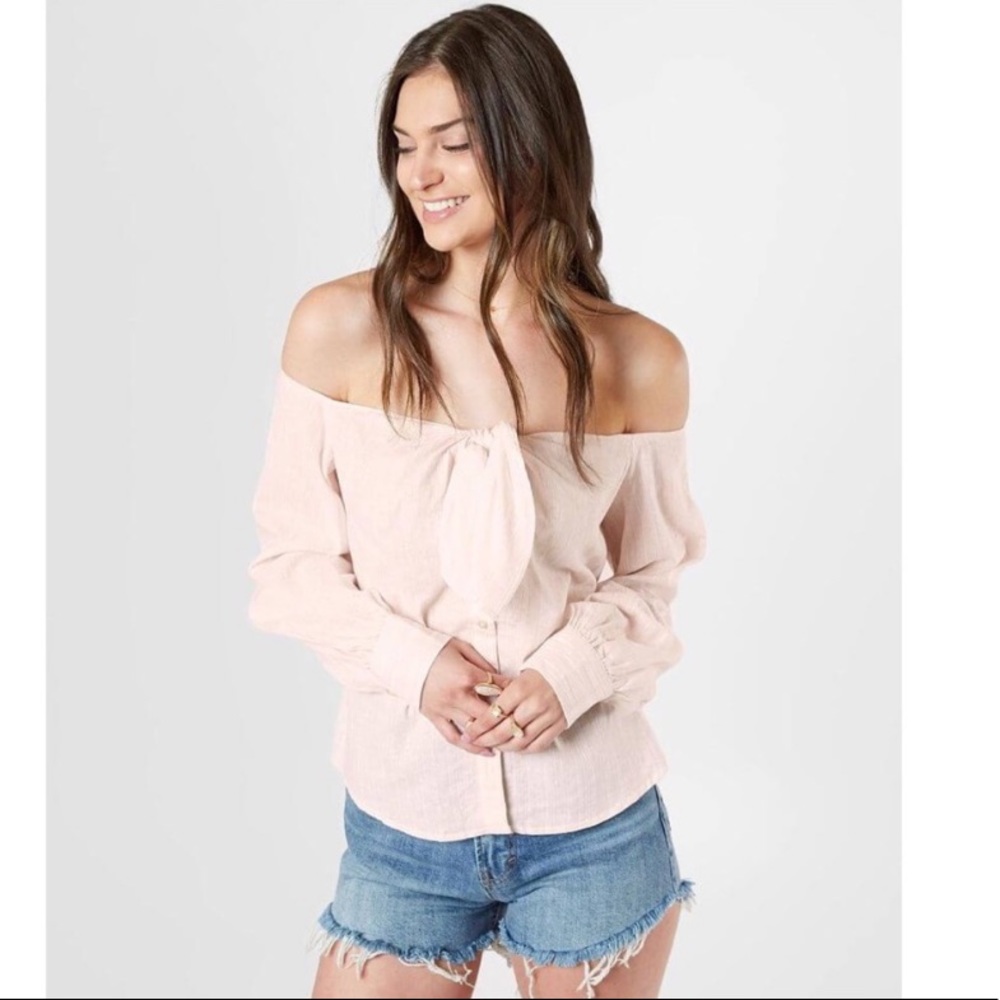 Free People off the shoulder blouse 🍓